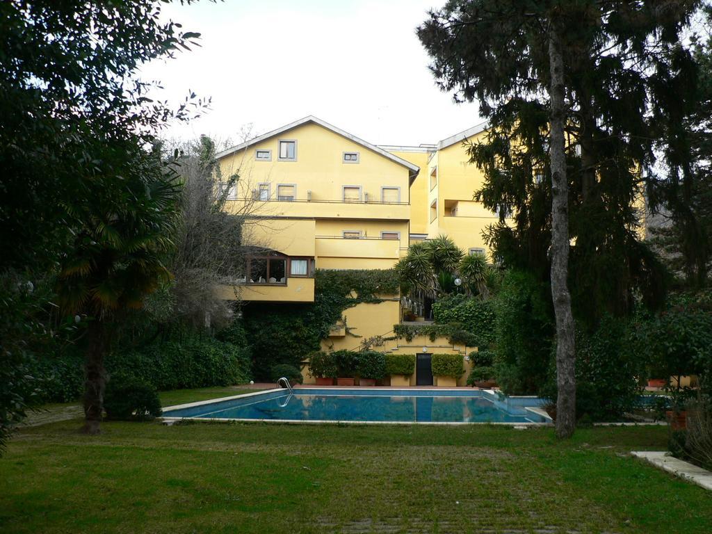 Hotel Benito Al Bosco Velletri Esterno foto
