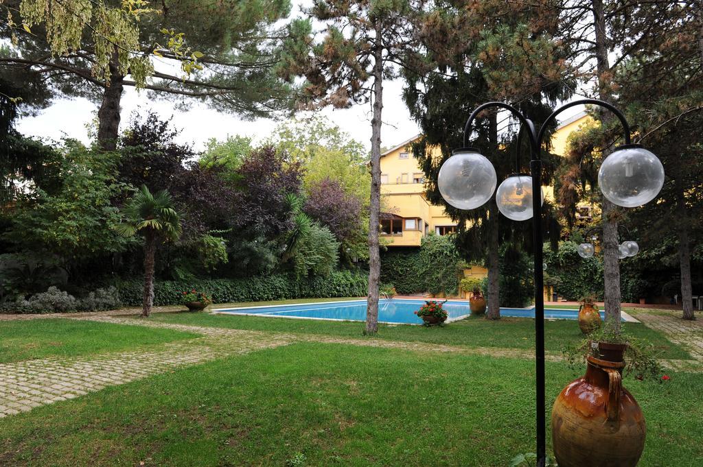 Hotel Benito Al Bosco Velletri Esterno foto
