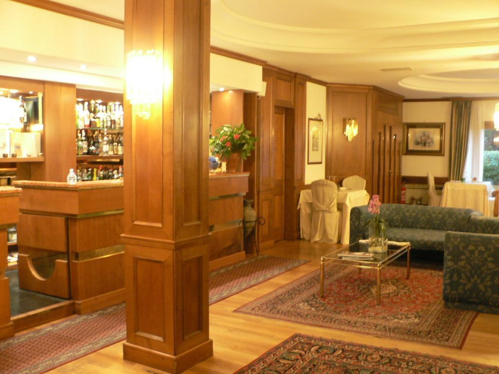 Hotel Benito Al Bosco Velletri Esterno foto